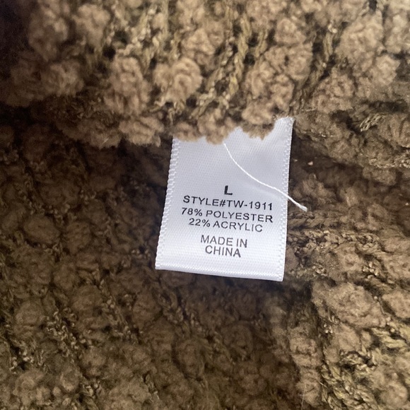 Zenana Premium boutique store sweater, army green. Worn but in good condition. - Picture 8 of 9